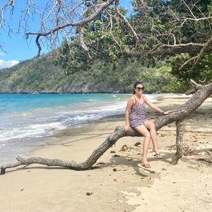 Meet your Posher, Chinky paredes